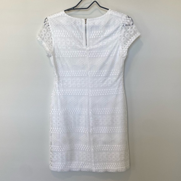 Snap White Lace Short Sleeve Lined Mini Dress Size Small - Picture 5 of 7